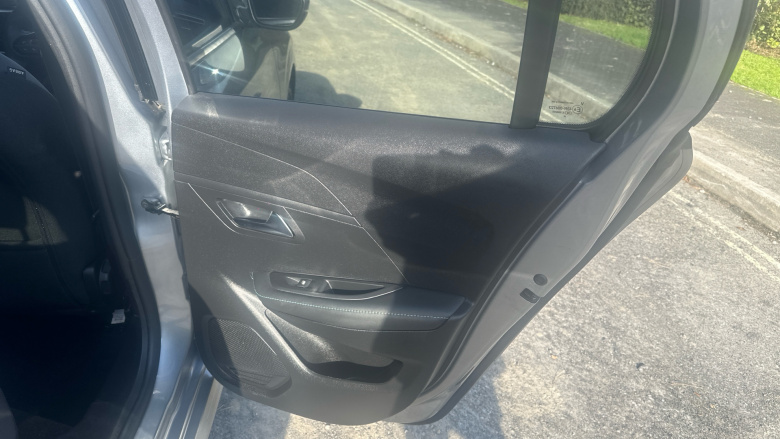 Peugeot 208 1.2 PureTech 100 Allure Premium + 5dr Petrol Hatchback